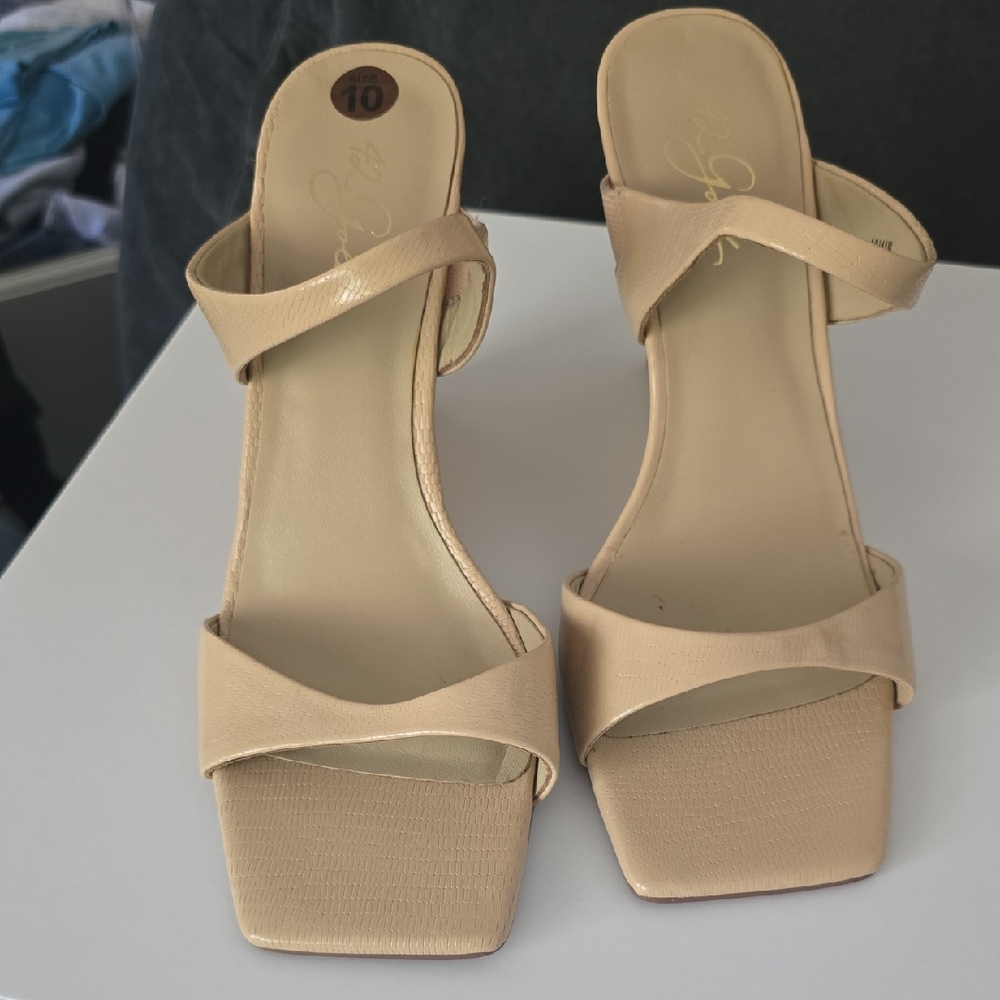 42 GOLD Beige Two-Strap Square Toe Block Heel Sandals